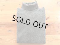 ウィリアムロッキー 　ラムウール タートルネックセーター      CLIFF(ミディアムグレー)