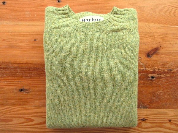 画像1: HARLEY OF SCOTLAND   PURE NEW WOOL クルーネックセーター     AVOCADO (1)