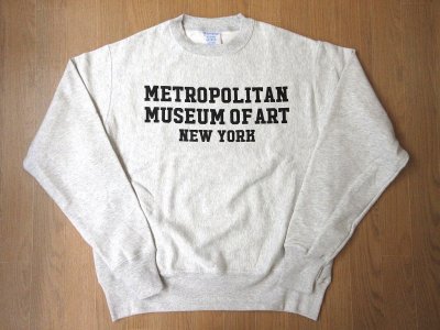 画像1:   METROPOLITAN MUSEUM   チャンピオン リバースウィーブ    CREW NECK プリントSWEAT       シルバーグレー