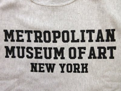 画像2:   METROPOLITAN MUSEUM   チャンピオン リバースウィーブ    CREW NECK プリントSWEAT       シルバーグレー