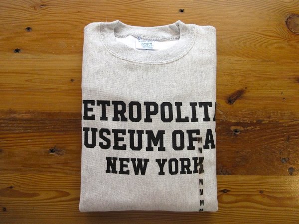 画像1:   METROPOLITAN MUSEUM   チャンピオン リバースウィーブ    CREW NECK プリントSWEAT       シルバーグレー (1)